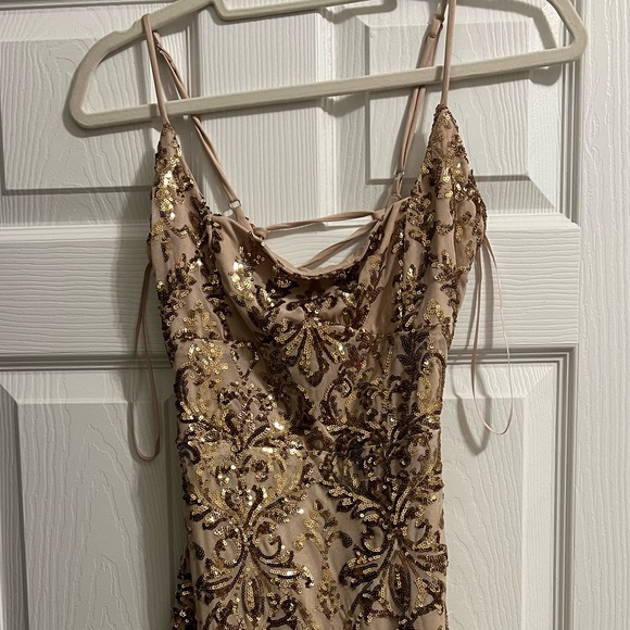 WINDSOR GOLD DRESS SIZE SMALL WORN ONLY ONCE - Picture 2 of 8